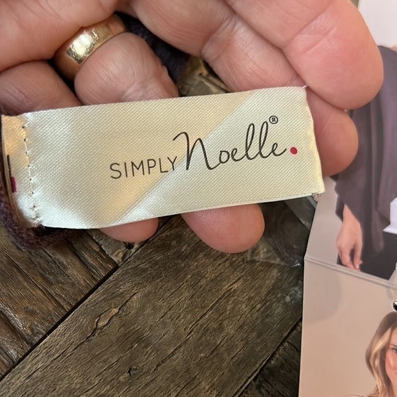 NWT Simply Noelle Lightweight Shrug Wrap - Picture 3 of 8
